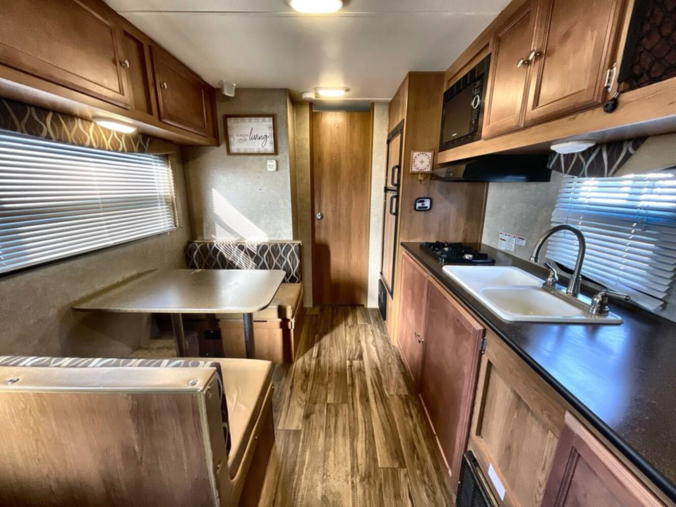 A photo of this 2017 Gulf Stream GULF BREEZE 19FMB