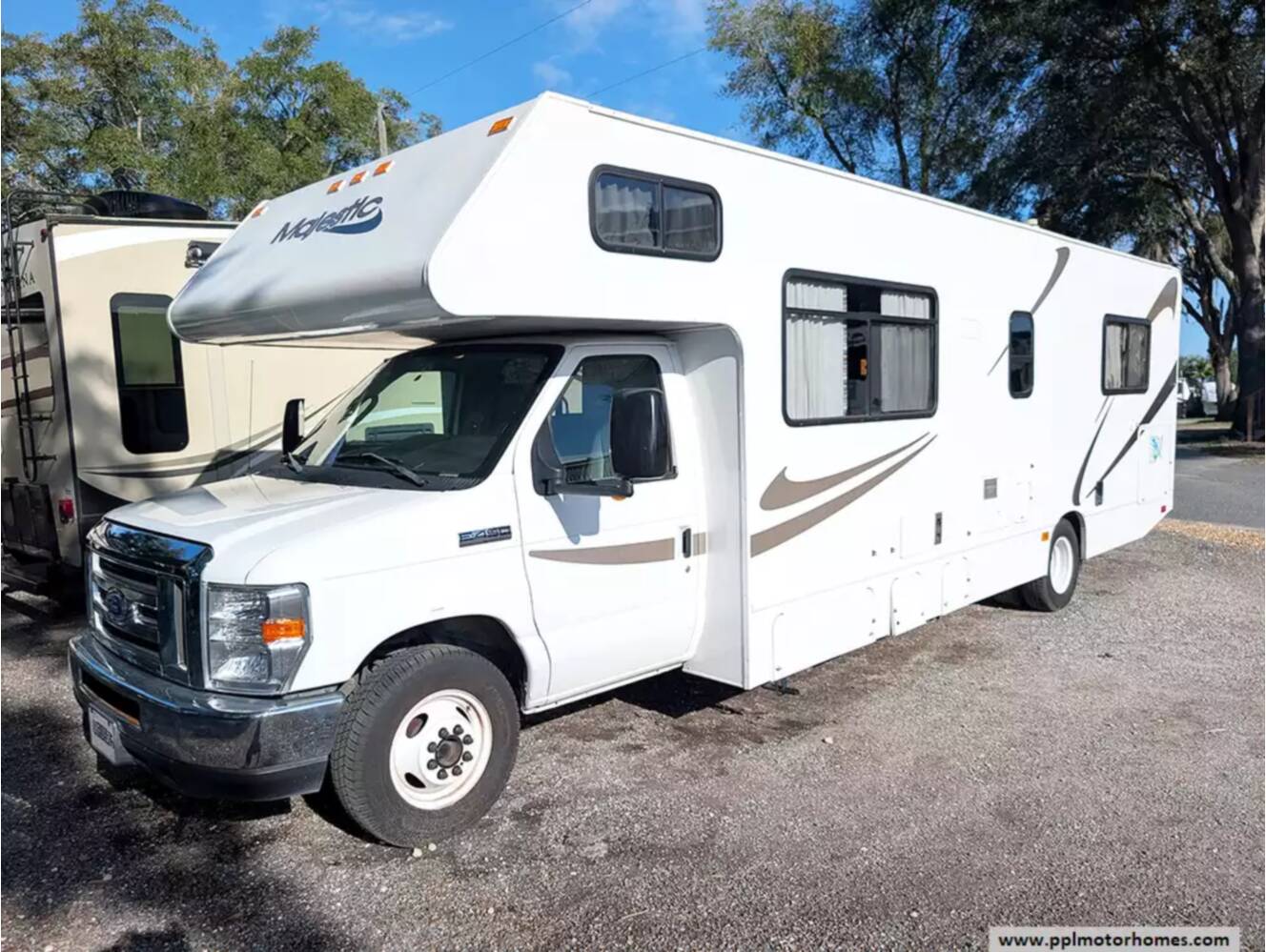 A photo of this 2019 Thor Majestic 28A