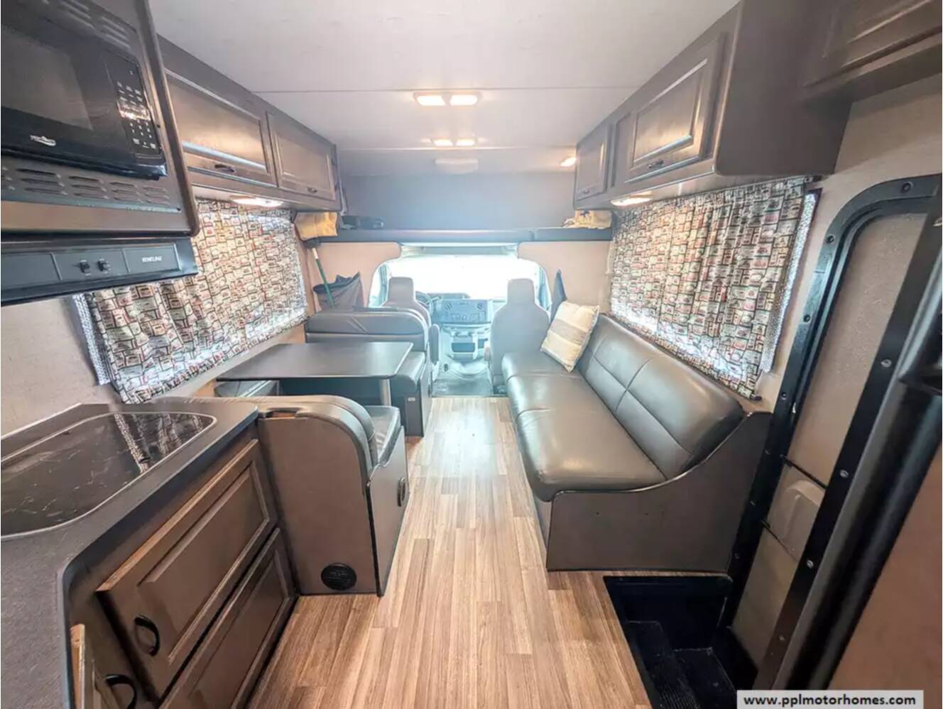 A photo of this 2019 Thor Majestic 28A