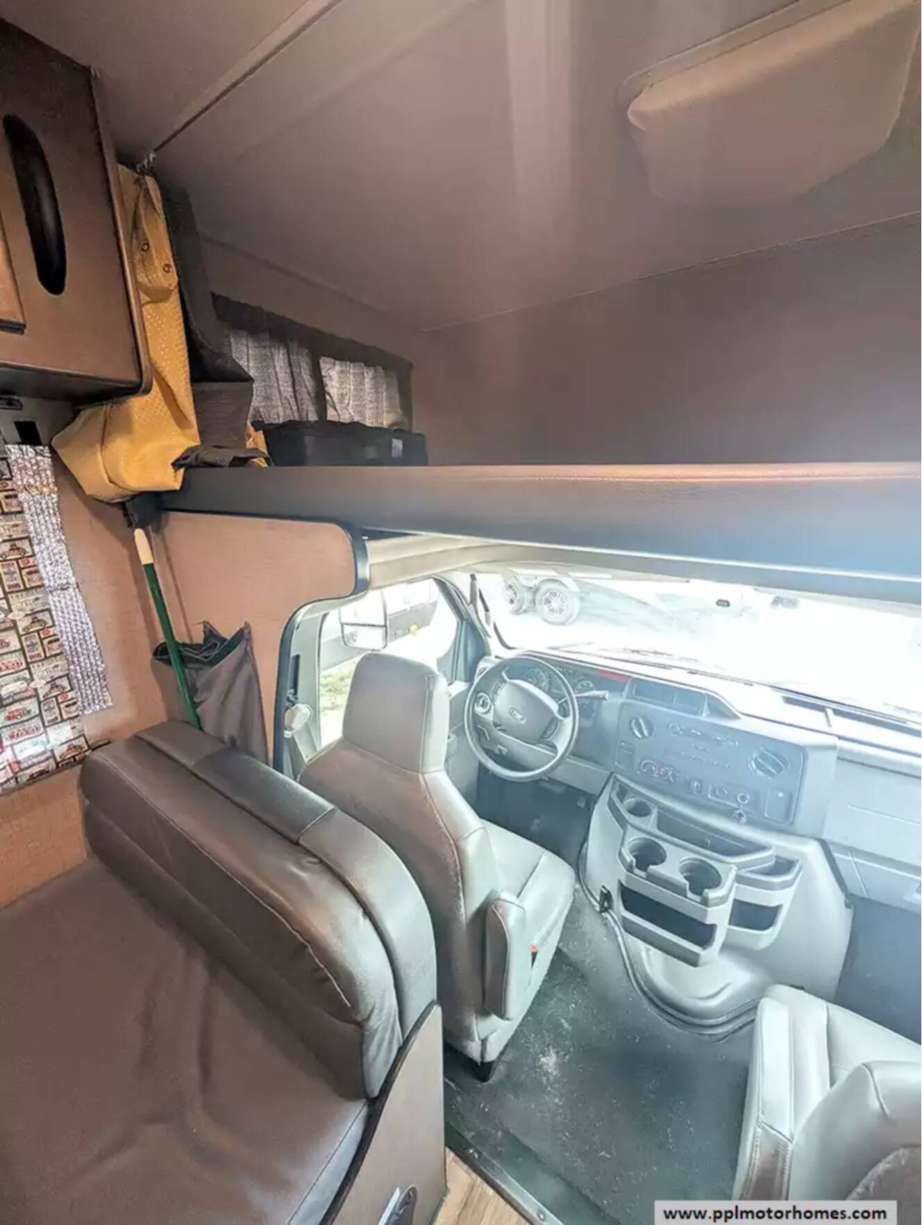 A photo of this 2019 Thor Majestic 28A