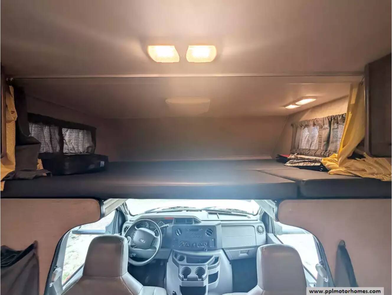 A photo of this 2019 Thor Majestic 28A