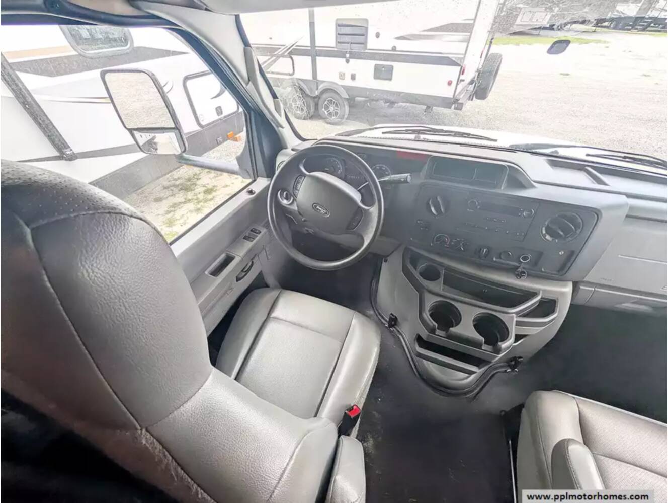 A photo of this 2019 Thor Majestic 28A