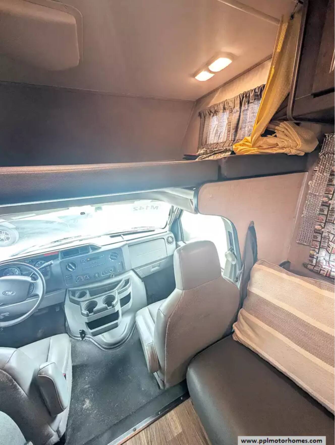 A photo of this 2019 Thor Majestic 28A