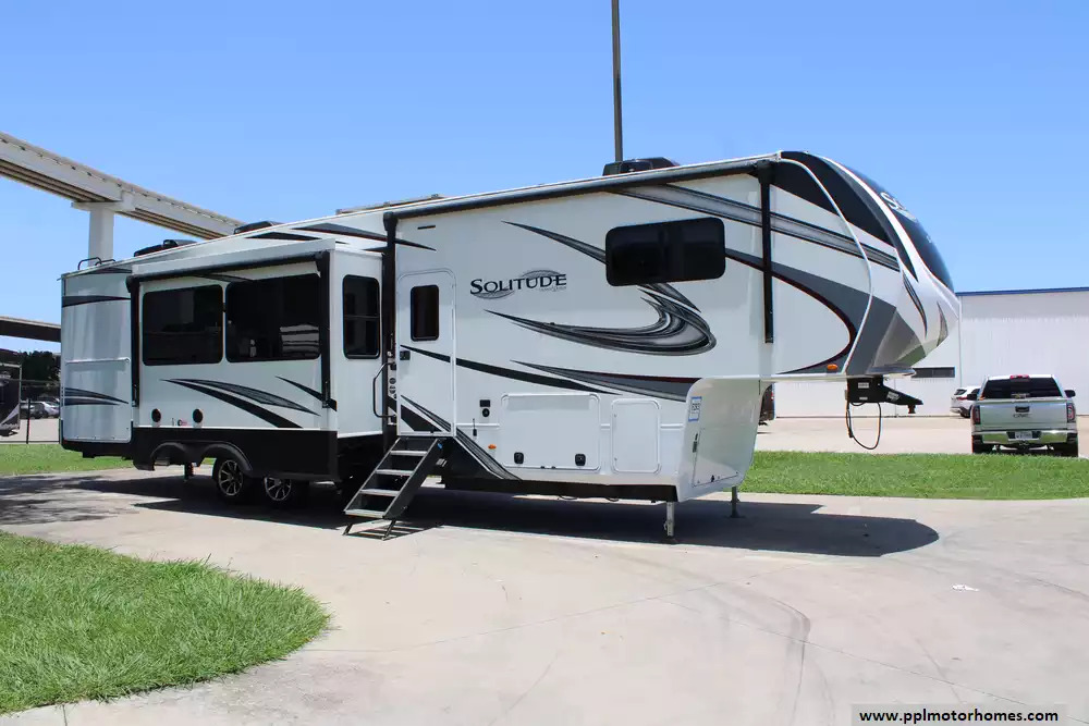 2022 Grand Design Solitude S-Class 3740BH in houston TX