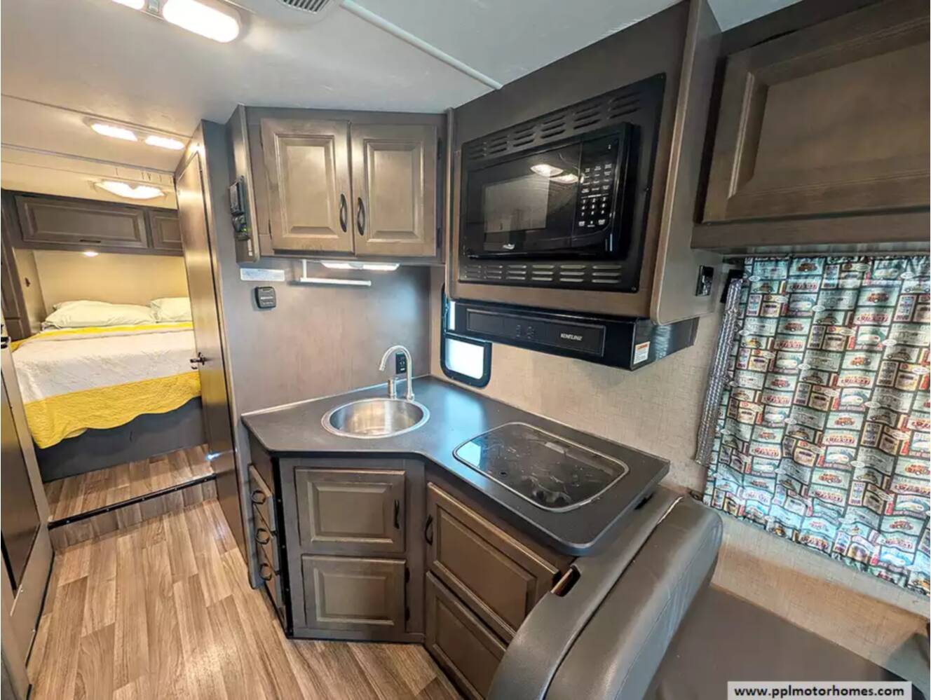 A photo of this 2019 Thor Majestic 28A