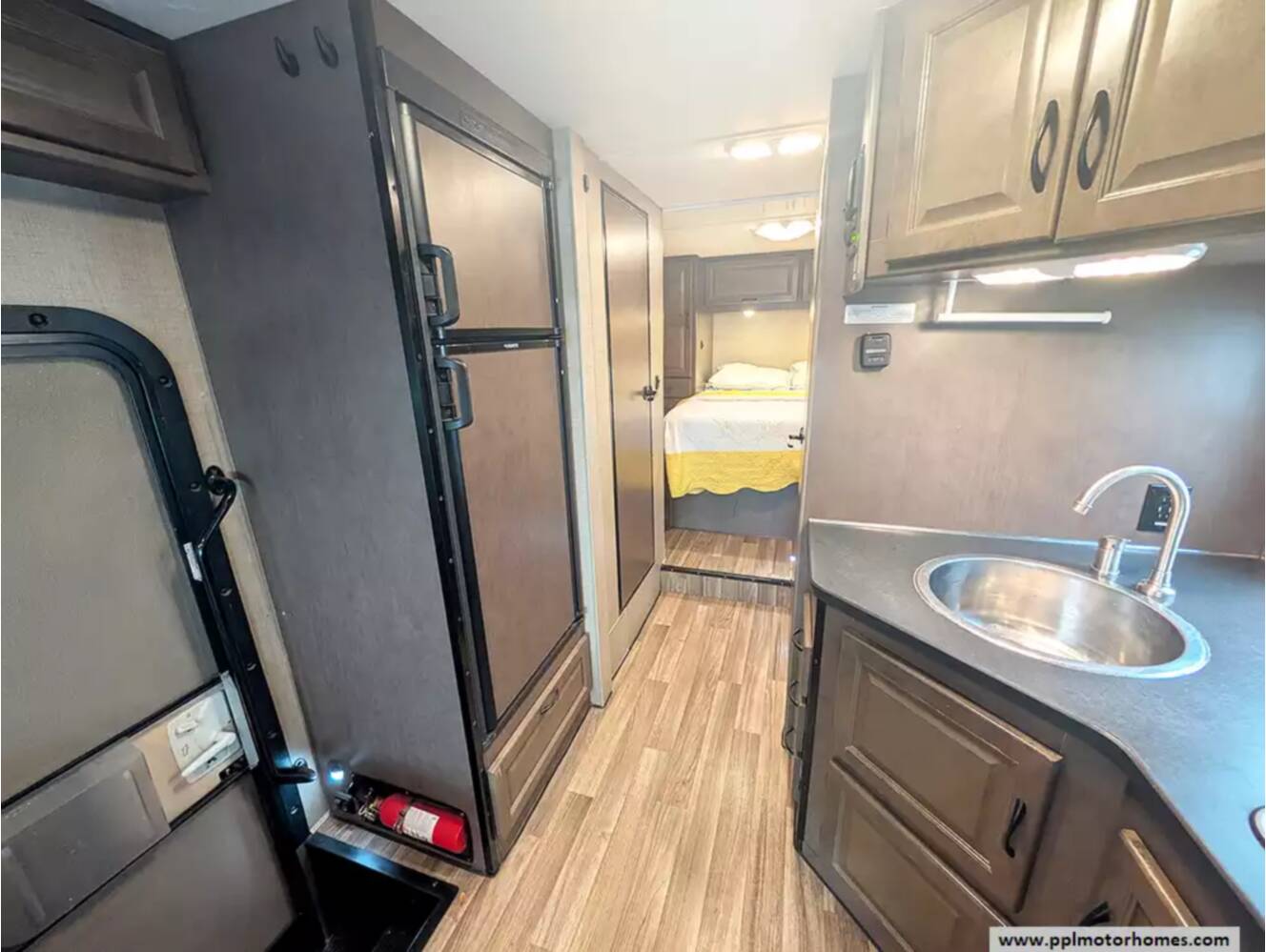 A photo of this 2019 Thor Majestic 28A