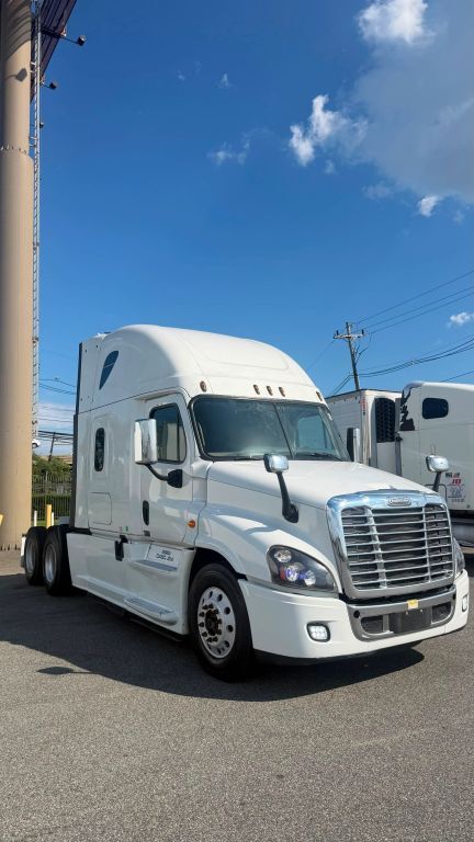 2016 Freightliner Cascadia in Linden, NJ
