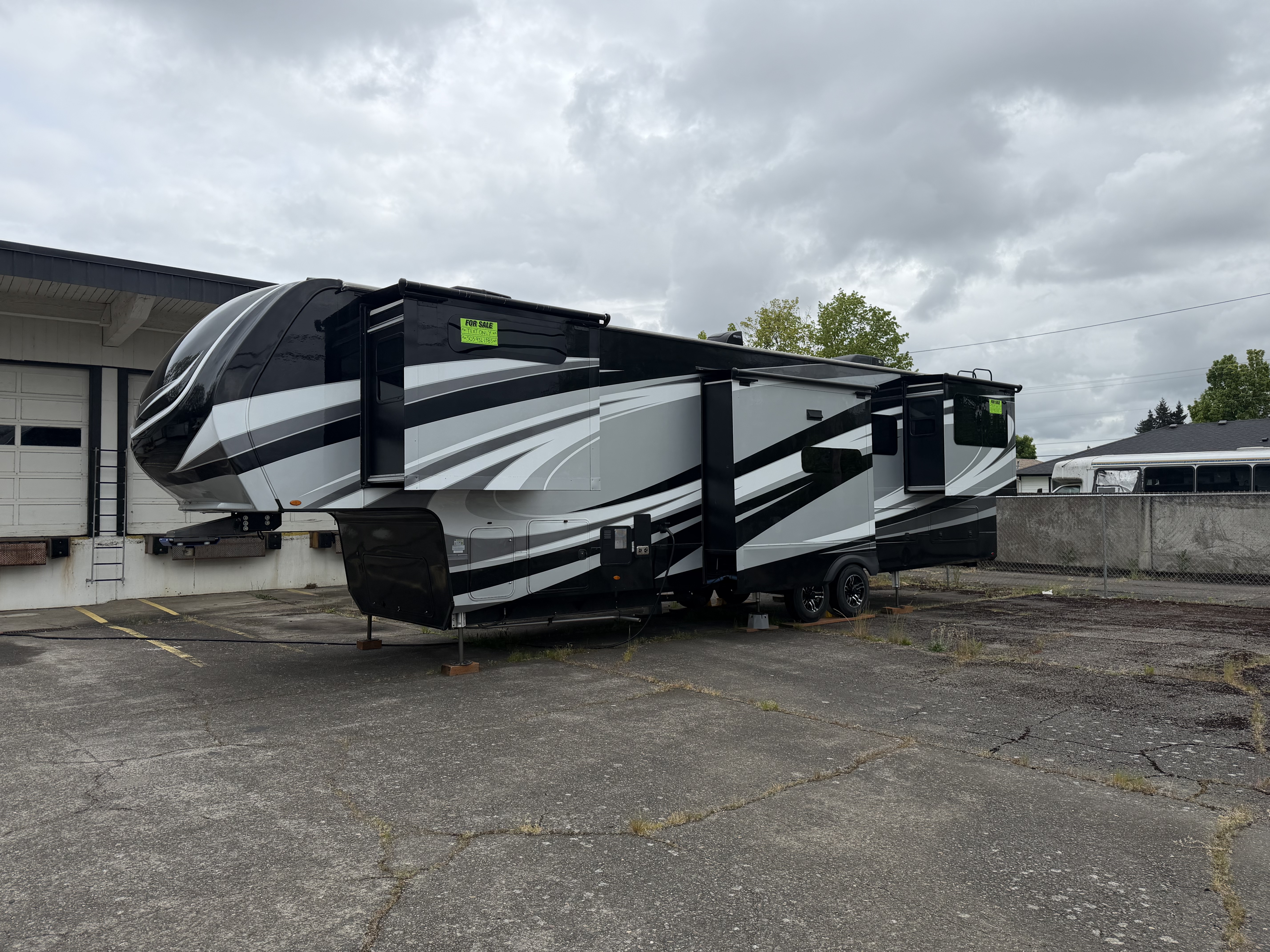 2022 Grand Design SOLITUDE 375RES in salem OR