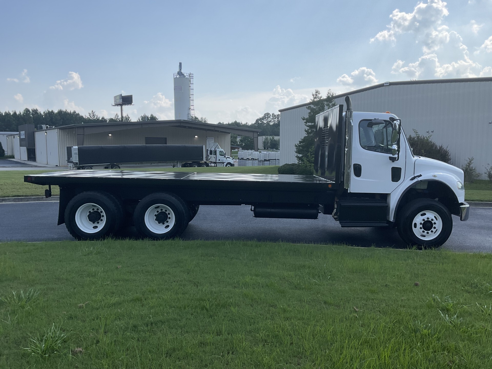 2017 FREIGHTLINER BUSINESS CLASS M2 106 in Winder, GA