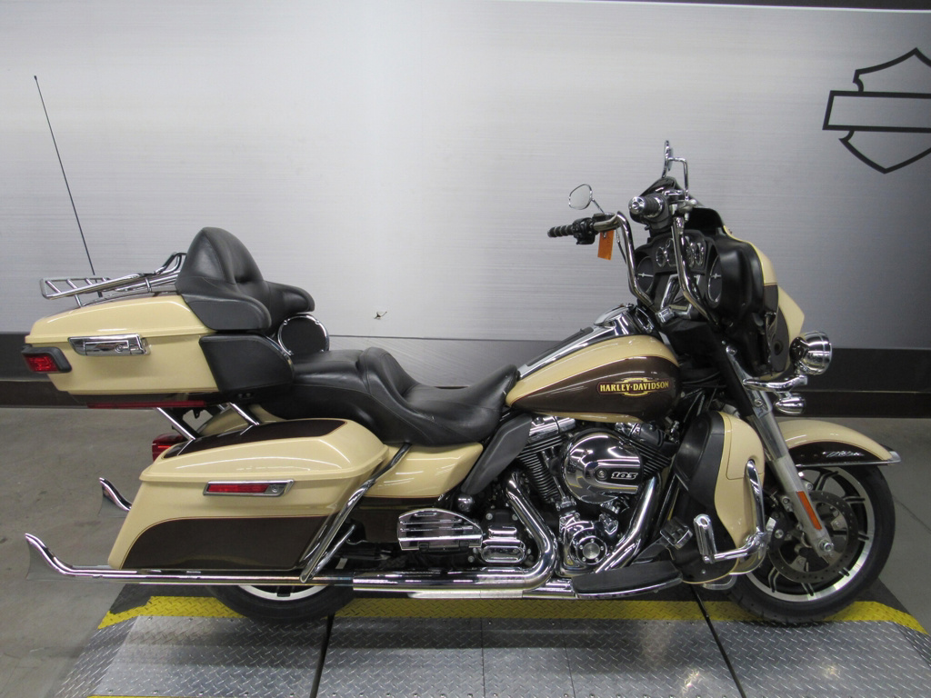 2014 Harley-Davidson Touring Electra Glide Ultra Classic ULTRA CLASSIC FLHTCU in Goodyear, AZ