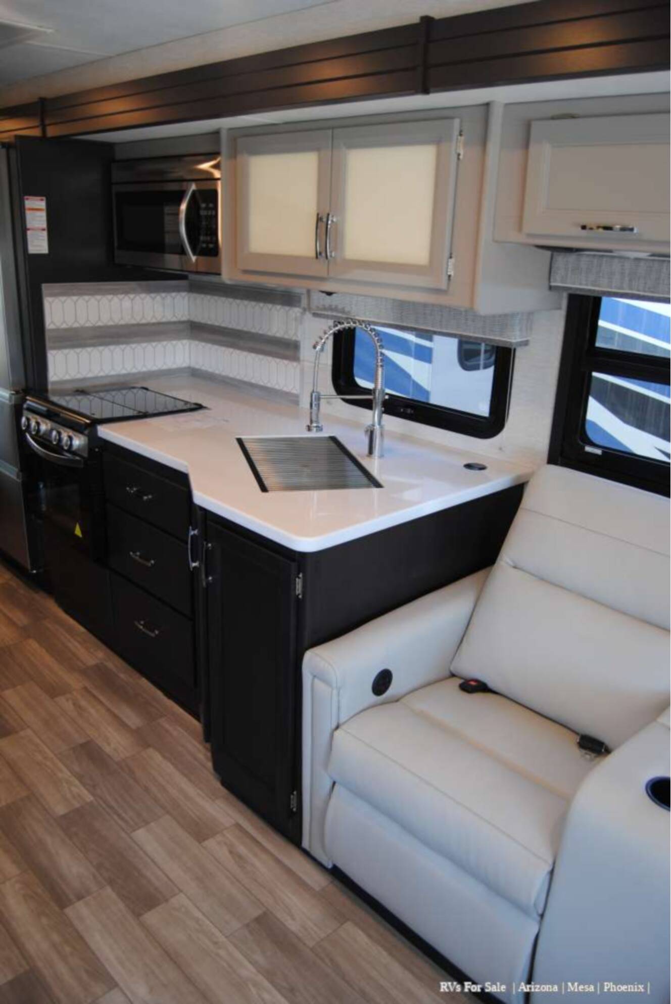 A photo of this 2026 Thor Motor Coach Luminate Ford F-53 MM30