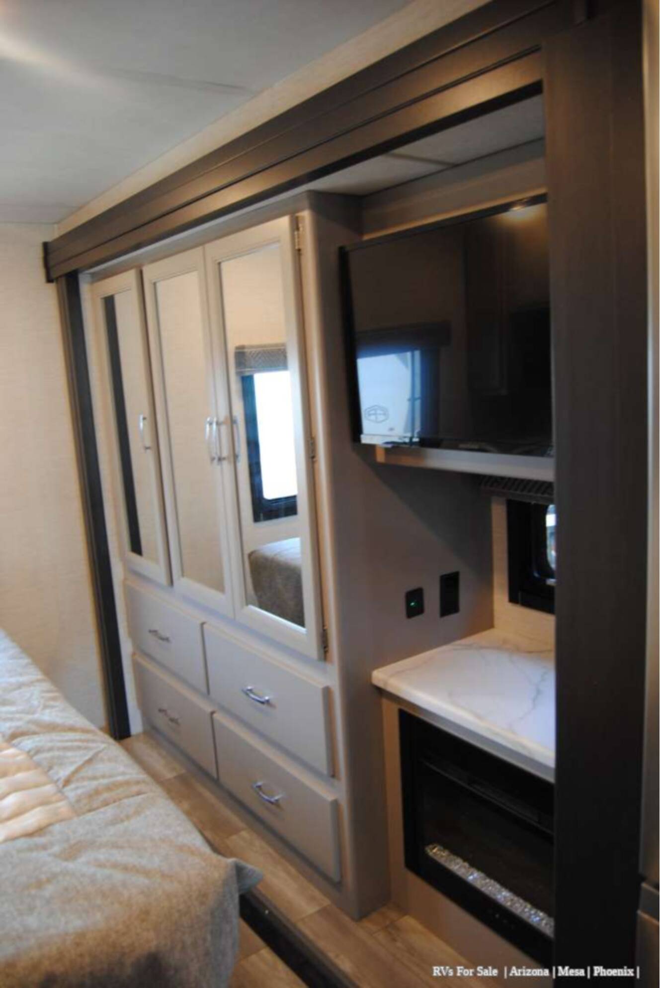 A photo of this 2026 Thor Motor Coach Luminate Ford F-53 MM30