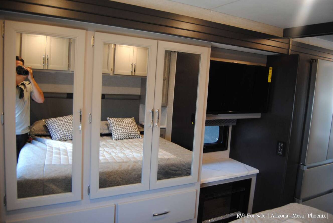 A photo of this 2026 Thor Motor Coach Luminate Ford F-53 MM30