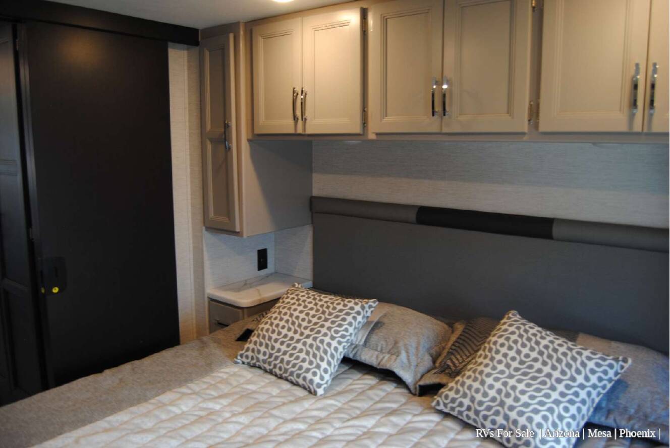 A photo of this 2026 Thor Motor Coach Luminate Ford F-53 MM30
