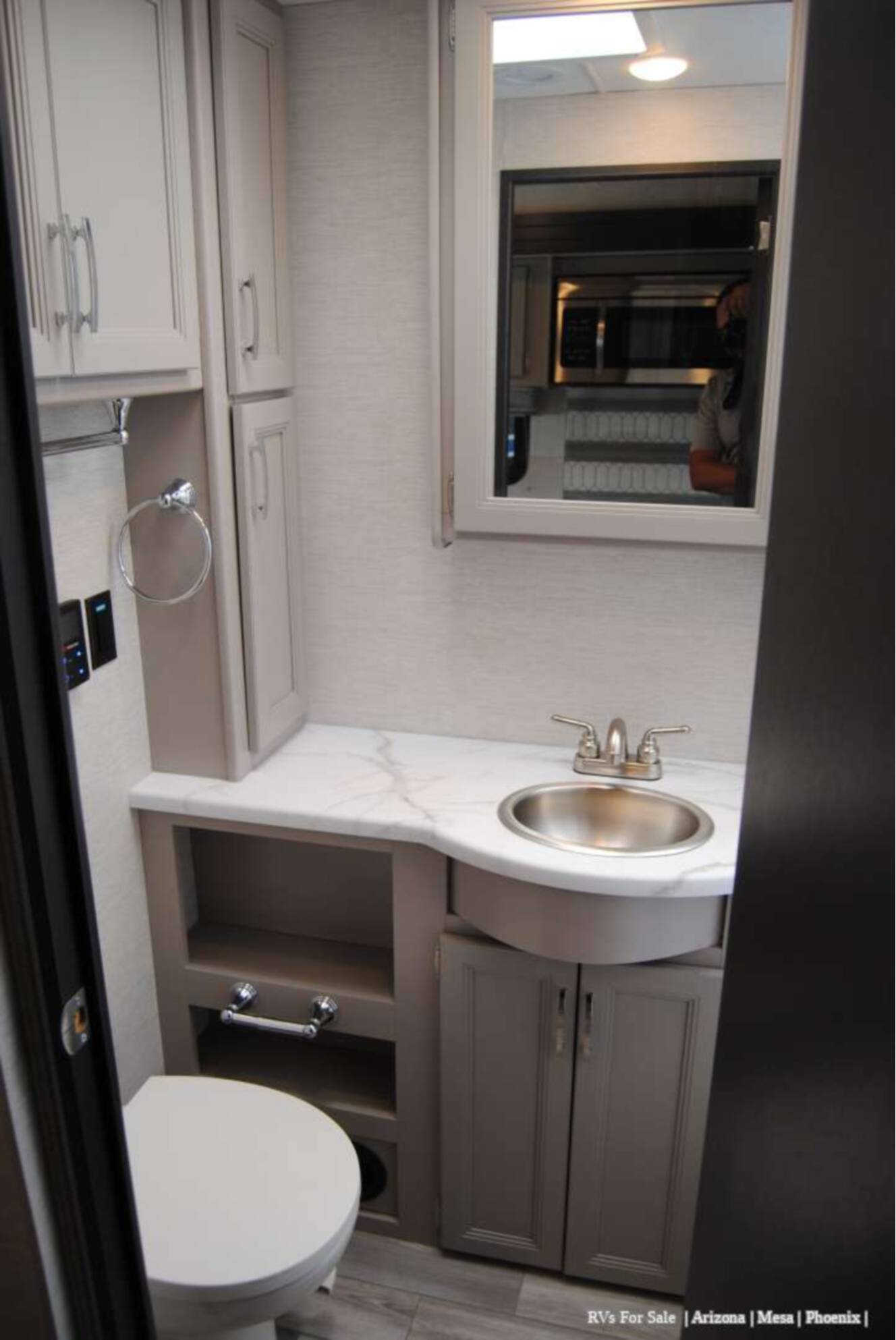 A photo of this 2026 Thor Motor Coach Luminate Ford F-53 MM30