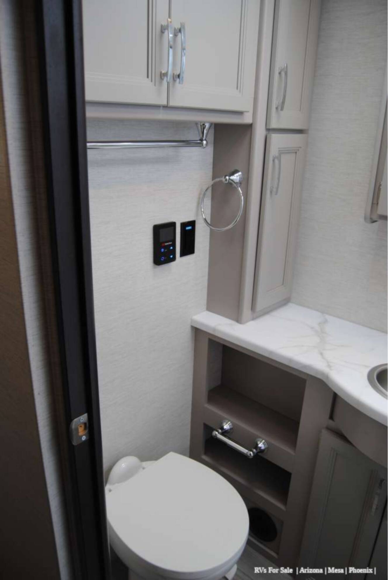 A photo of this 2026 Thor Motor Coach Luminate Ford F-53 MM30