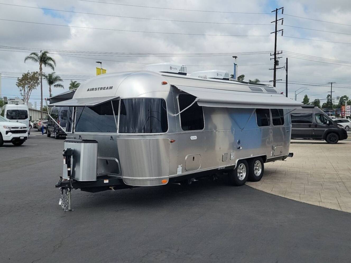 A photo of this 2026 Airstream Flying Cloud ® 25FB Twin