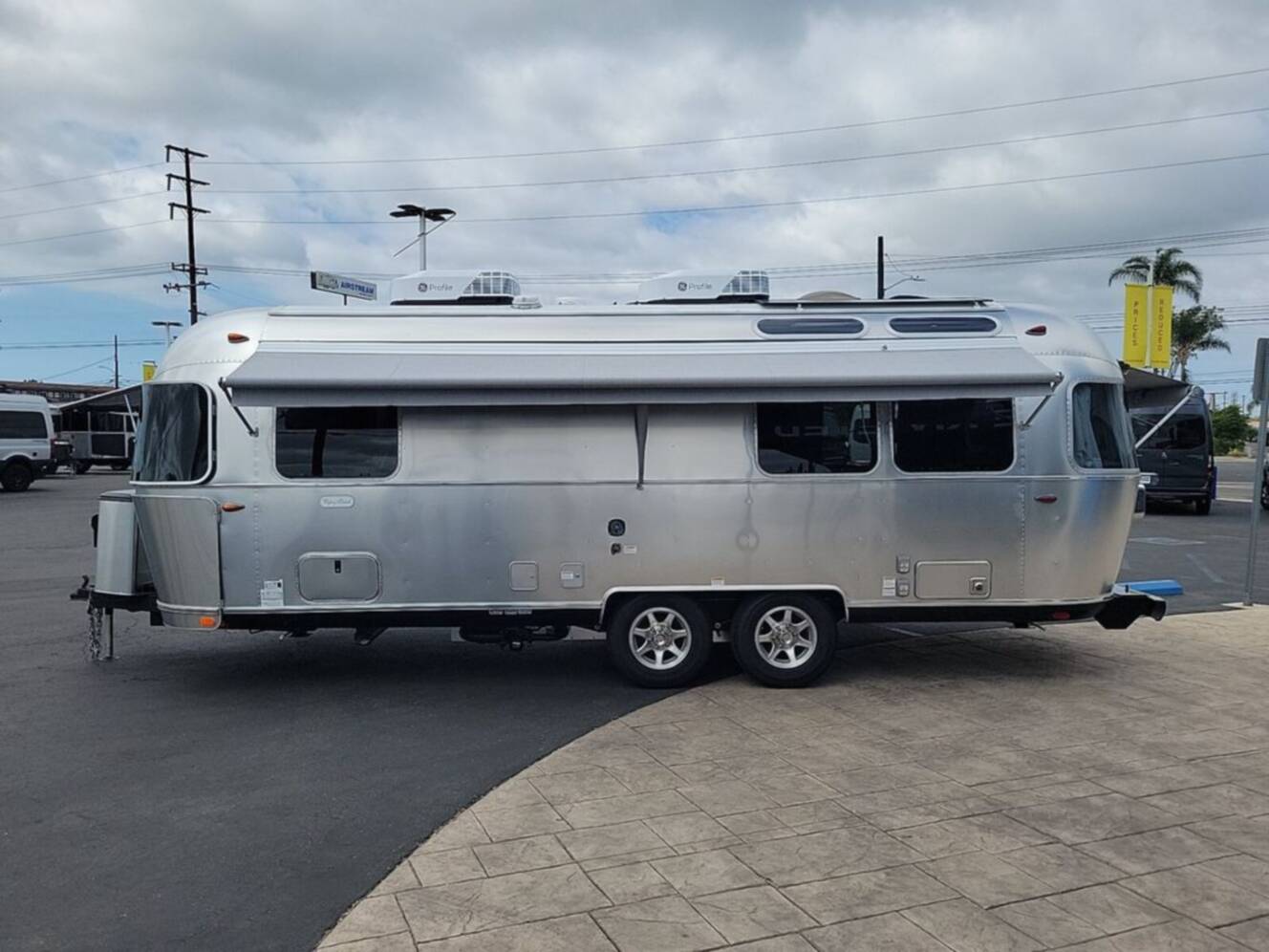 A photo of this 2026 Airstream Flying Cloud ® 25FB Twin