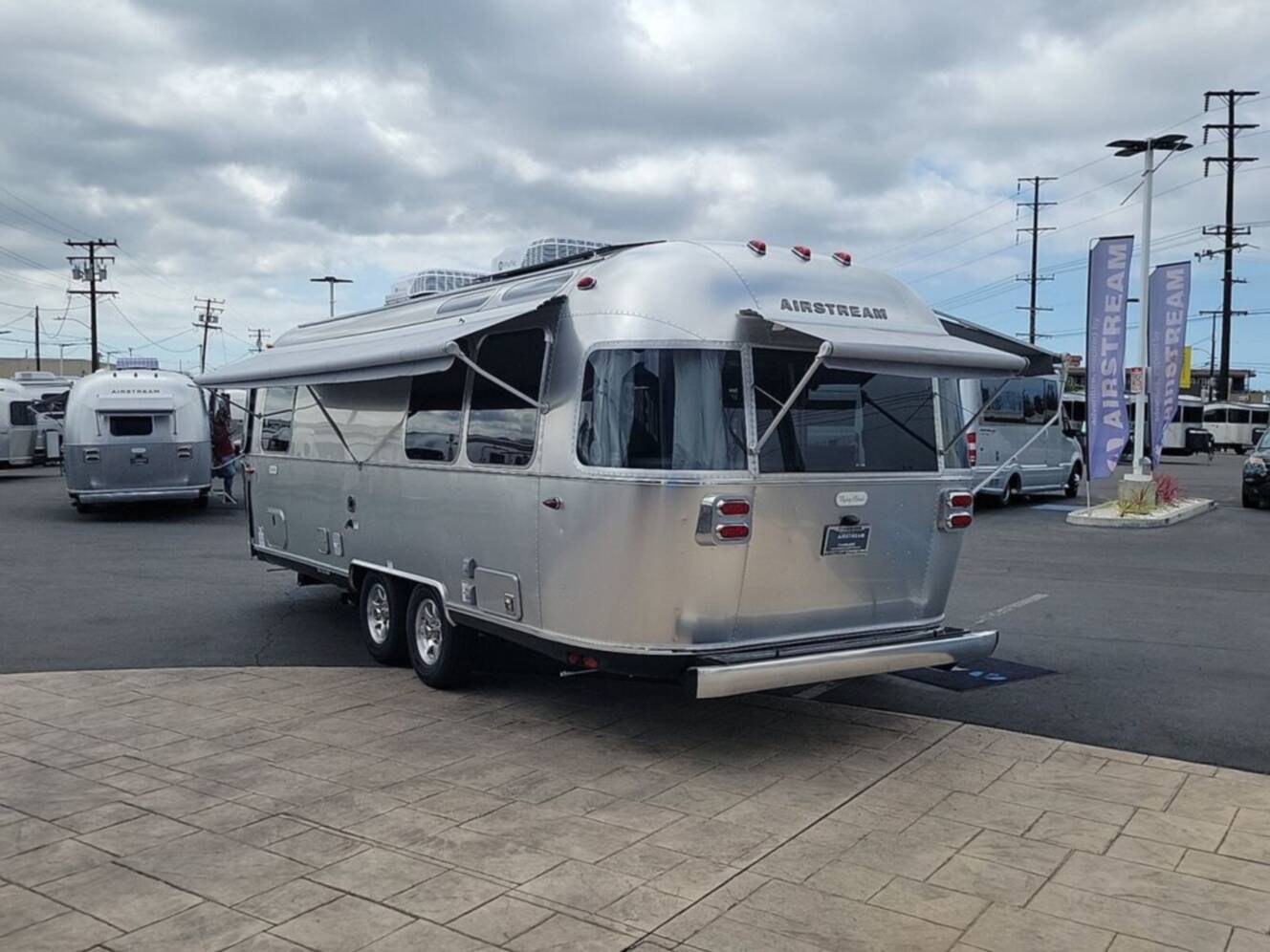 A photo of this 2026 Airstream Flying Cloud ® 25FB Twin