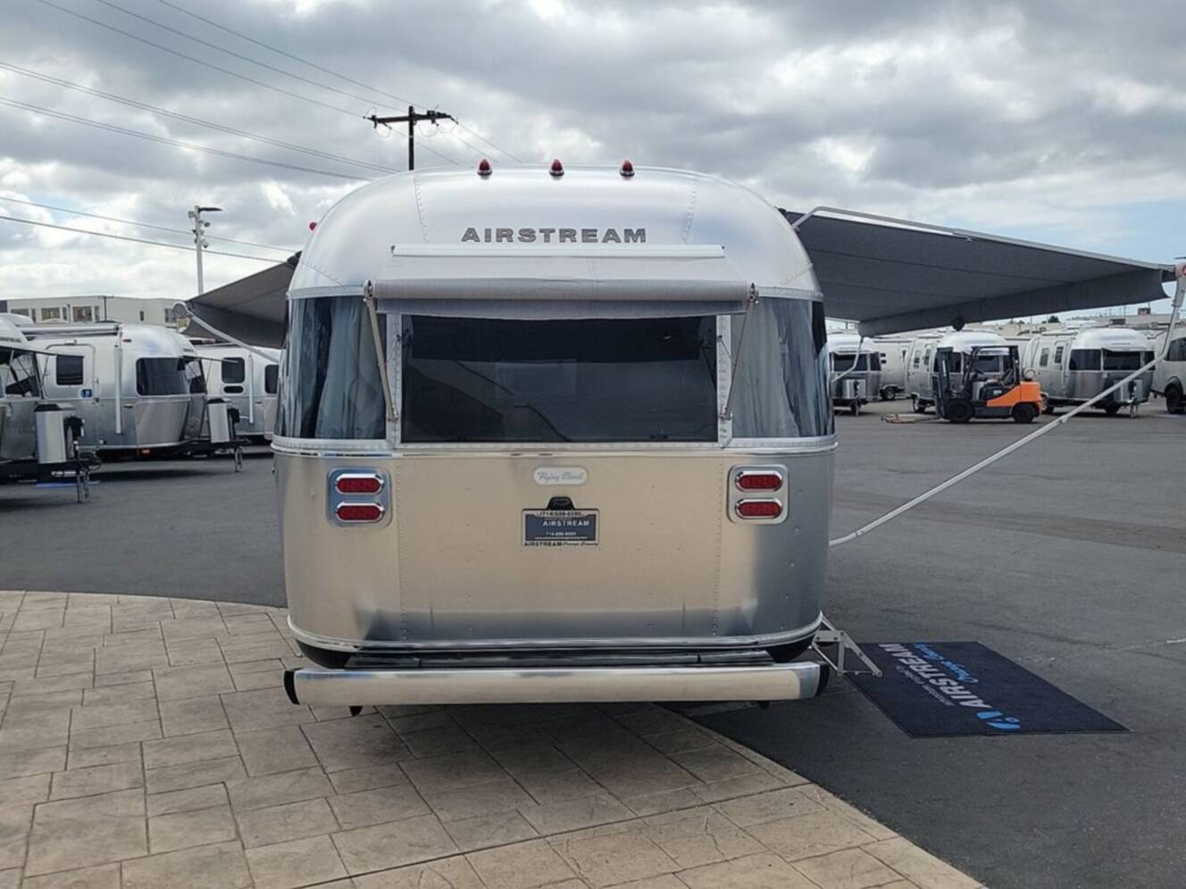 A photo of this 2026 Airstream Flying Cloud ® 25FB Twin
