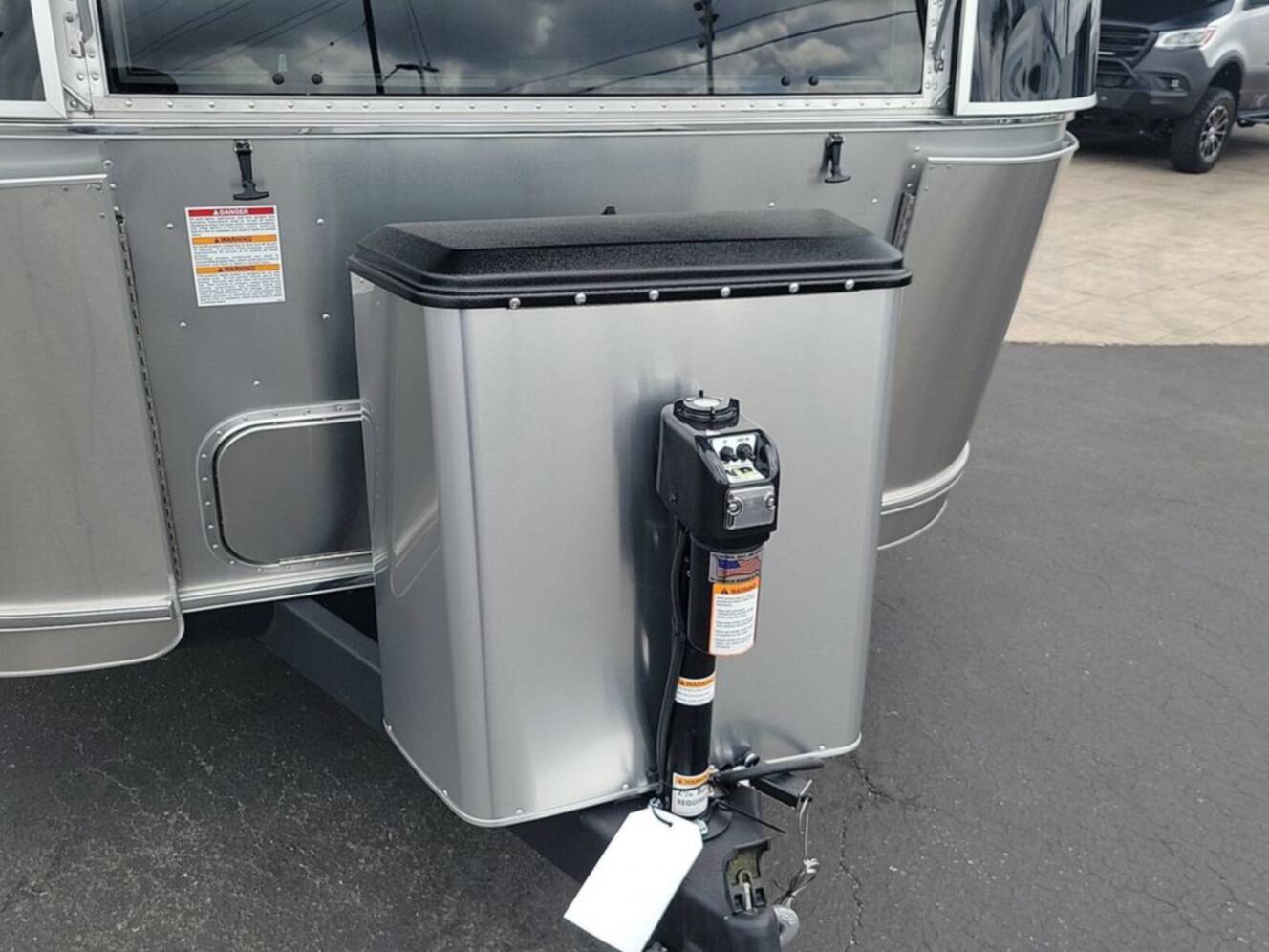 A photo of this 2026 Airstream Flying Cloud ® 25FB Twin