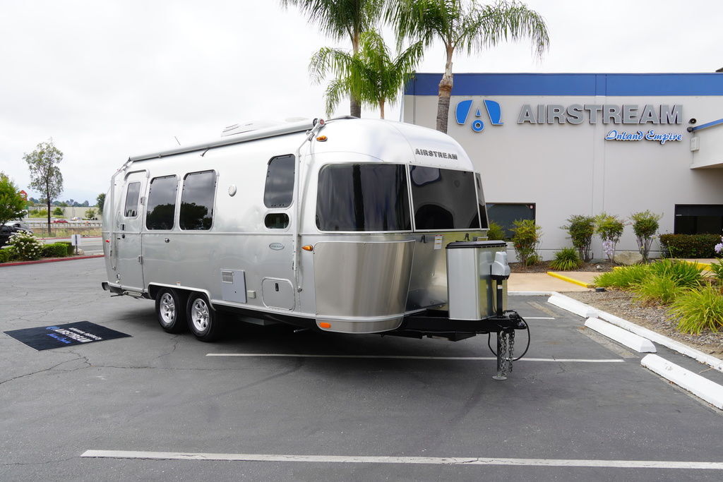 2019 Airstream Flying Cloud® 23FBQ in temecula CA