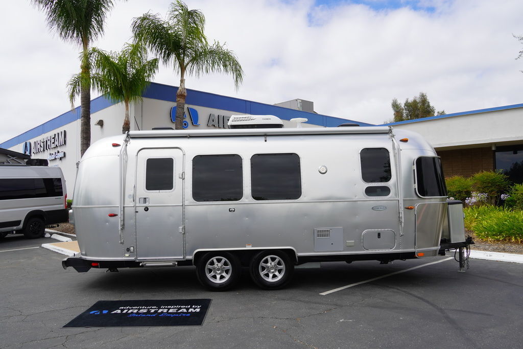 2019 Airstream Flying Cloud® 23FBQ in temecula CA