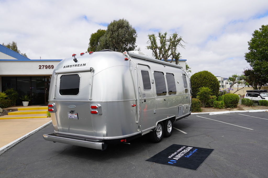 2019 Airstream Flying Cloud® 23FBQ in temecula CA