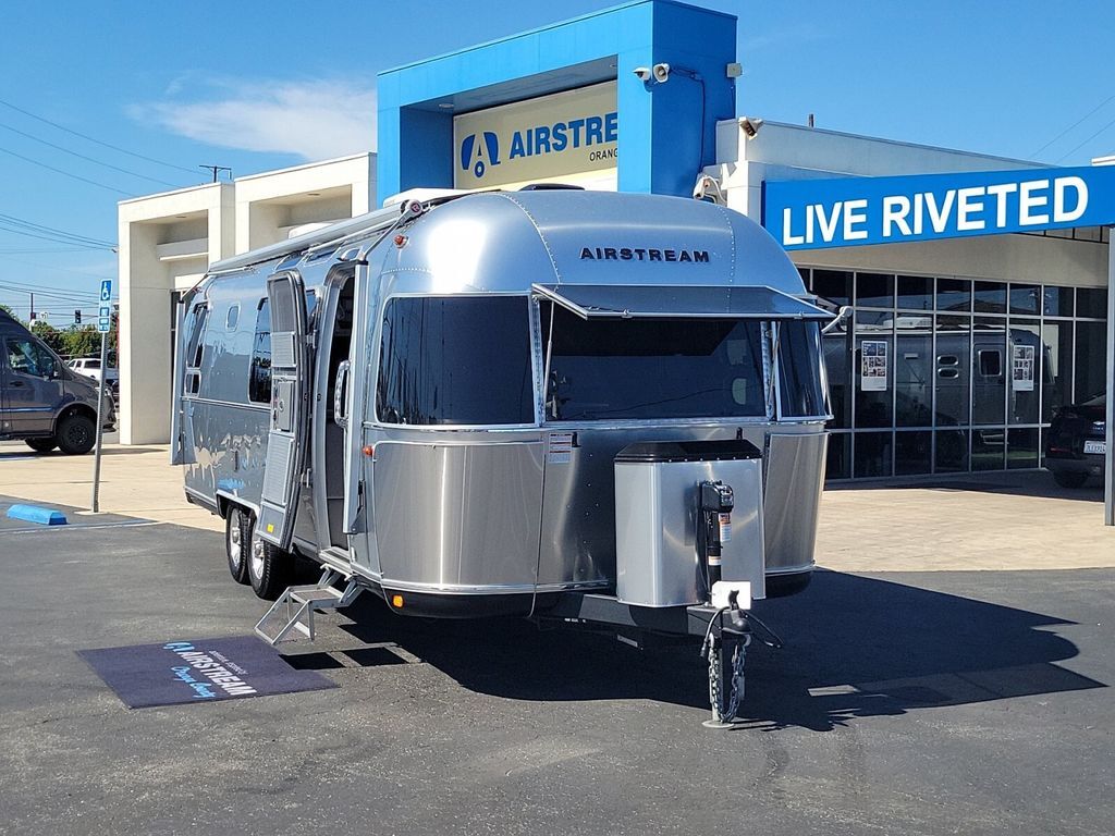 2026 Airstream Classic 28RB Queen in midway city CA