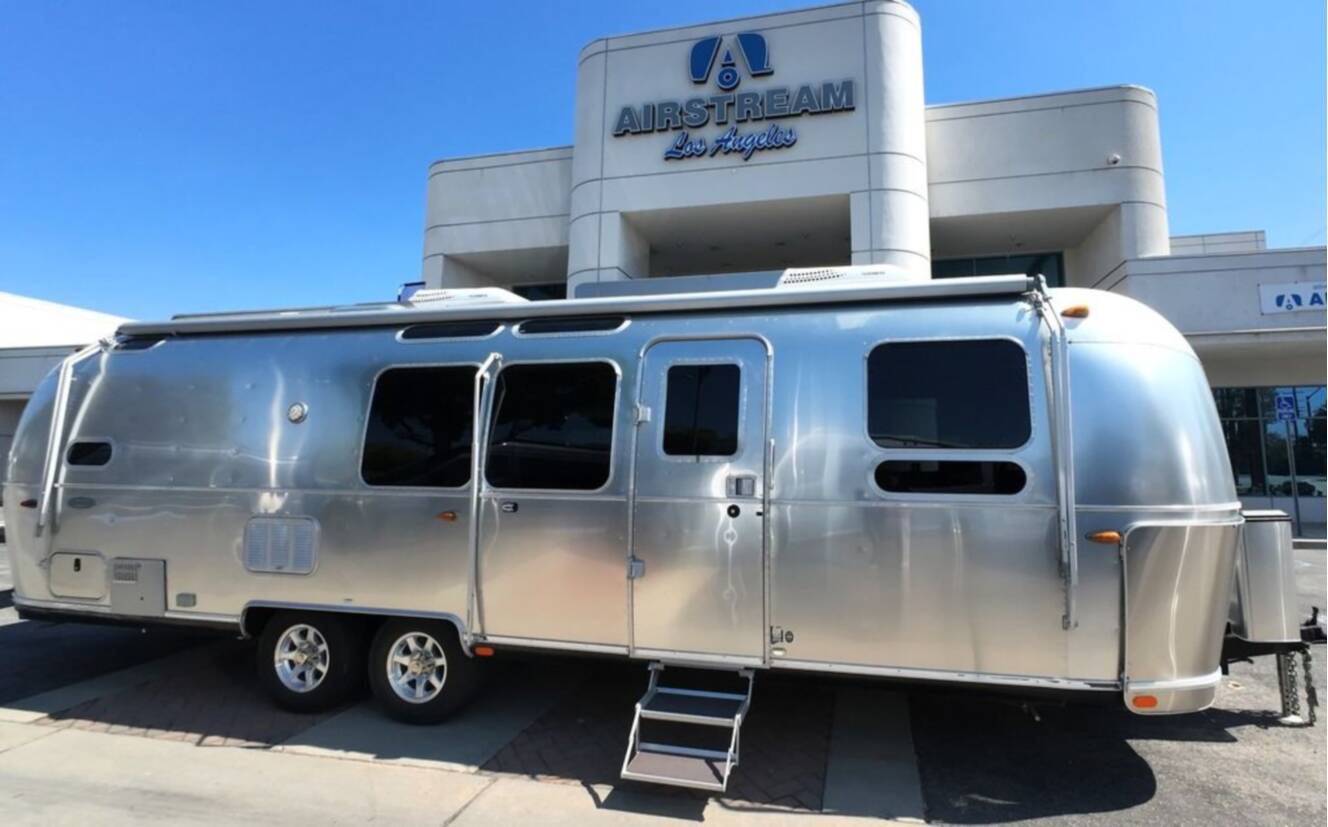 A photo of this 2018 Airstream Flying Cloud 30FB Bunk