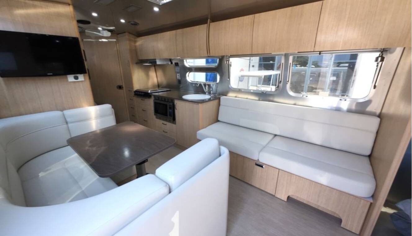 A photo of this 2018 Airstream Flying Cloud 30FB Bunk