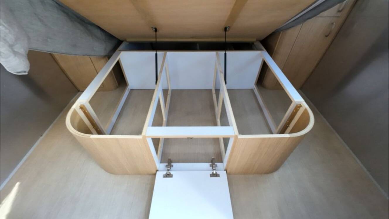 A photo of this 2018 Airstream Flying Cloud 30FB Bunk