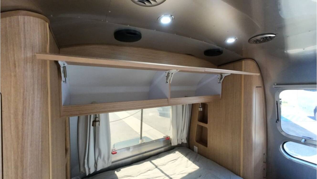 A photo of this 2018 Airstream Flying Cloud 30FB Bunk