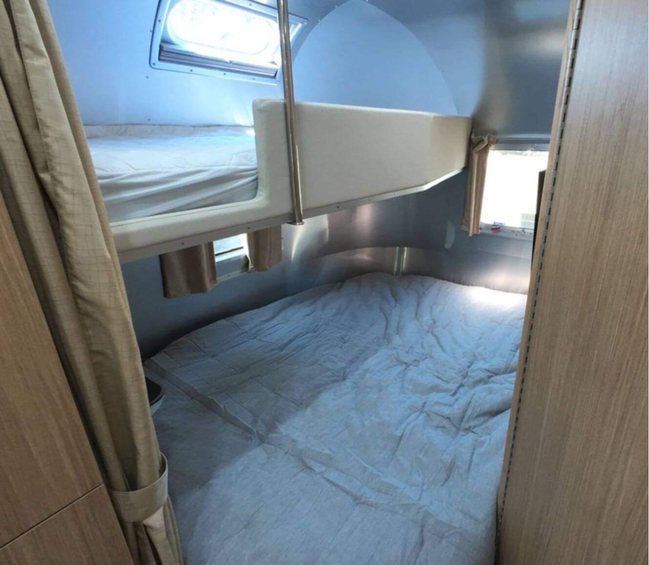 A photo of this 2018 Airstream Flying Cloud 30FB Bunk