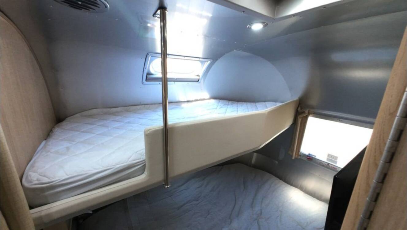 A photo of this 2018 Airstream Flying Cloud 30FB Bunk