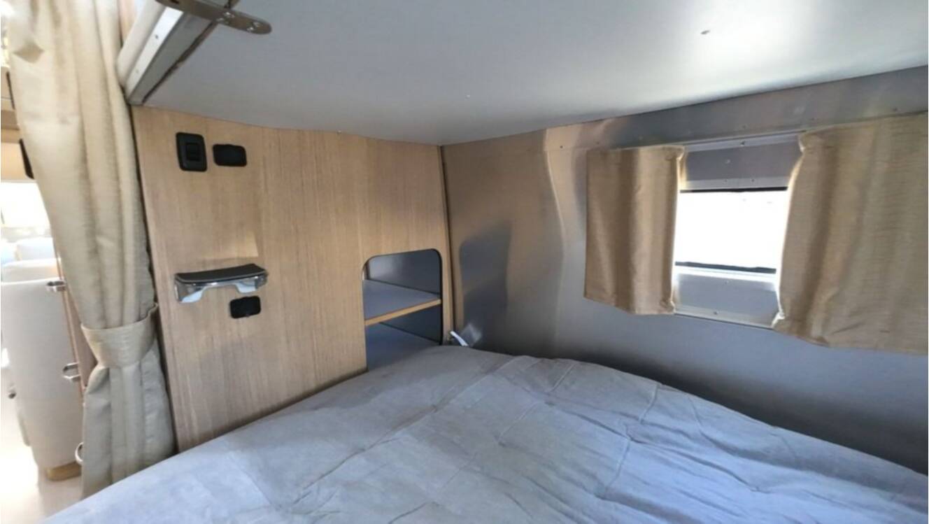 A photo of this 2018 Airstream Flying Cloud 30FB Bunk