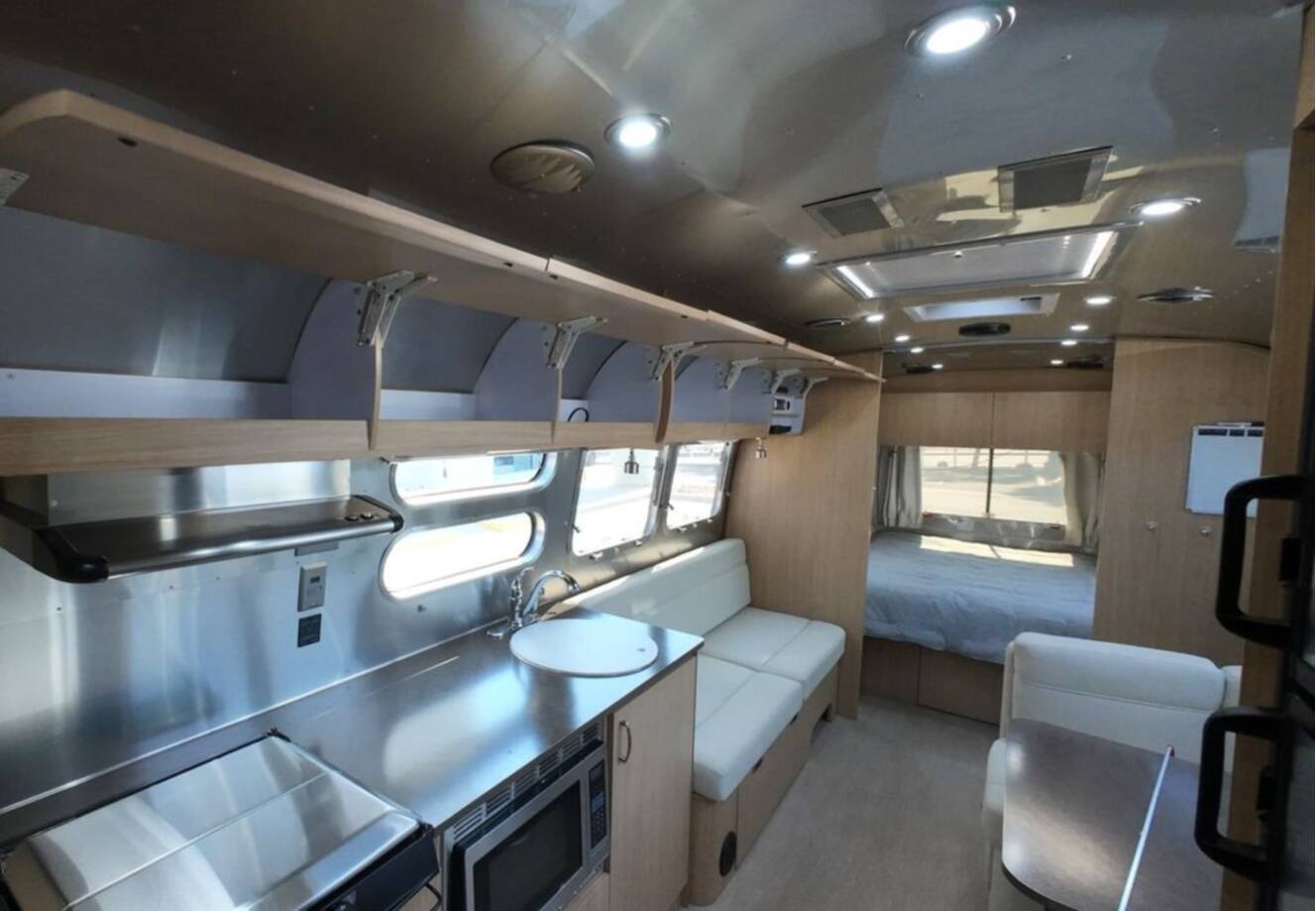 A photo of this 2018 Airstream Flying Cloud 30FB Bunk