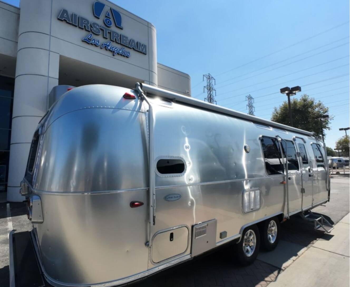 A photo of this 2018 Airstream Flying Cloud 30FB Bunk