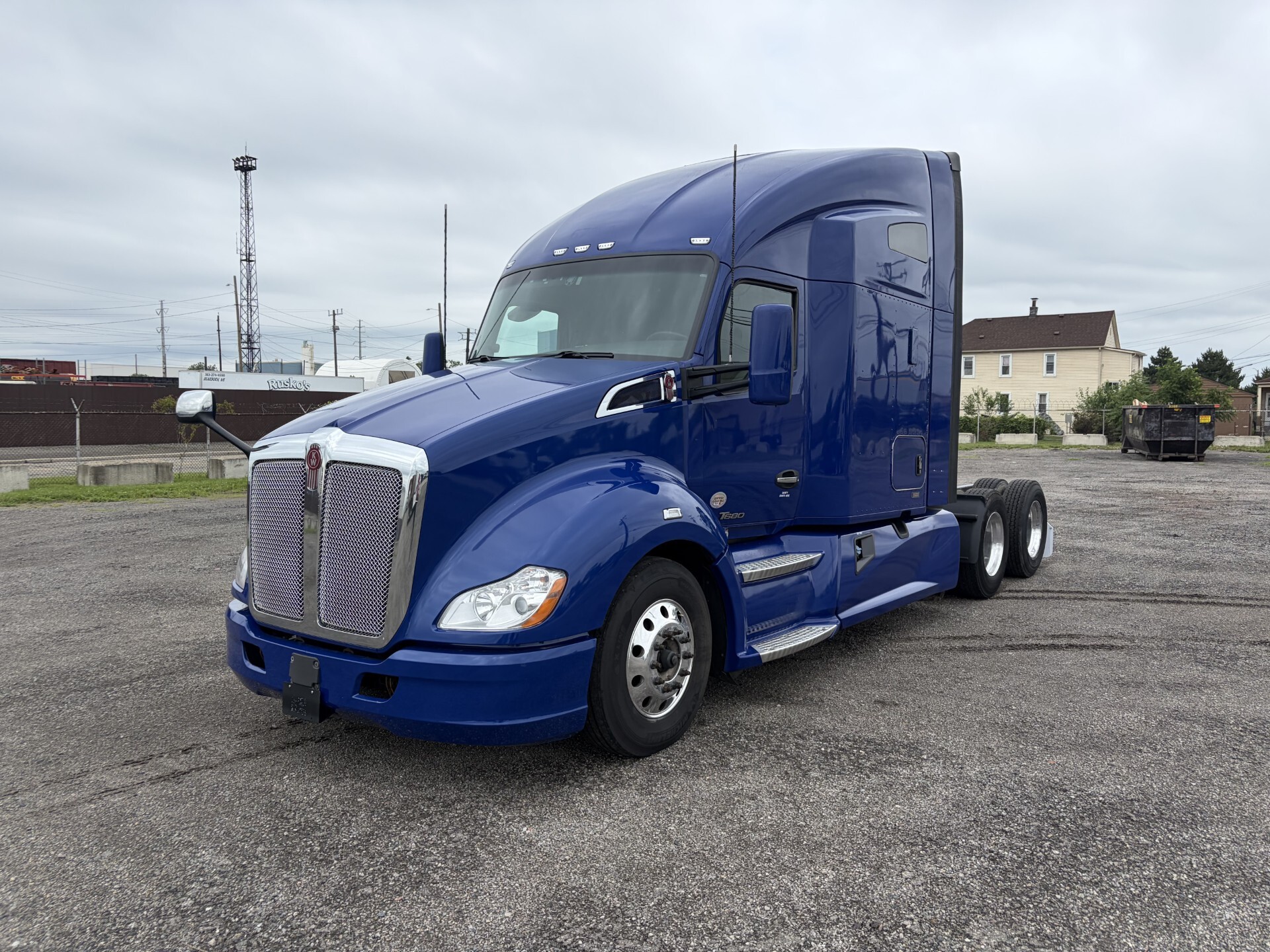 2022 KENWORTH T680 in Dearborn, MI