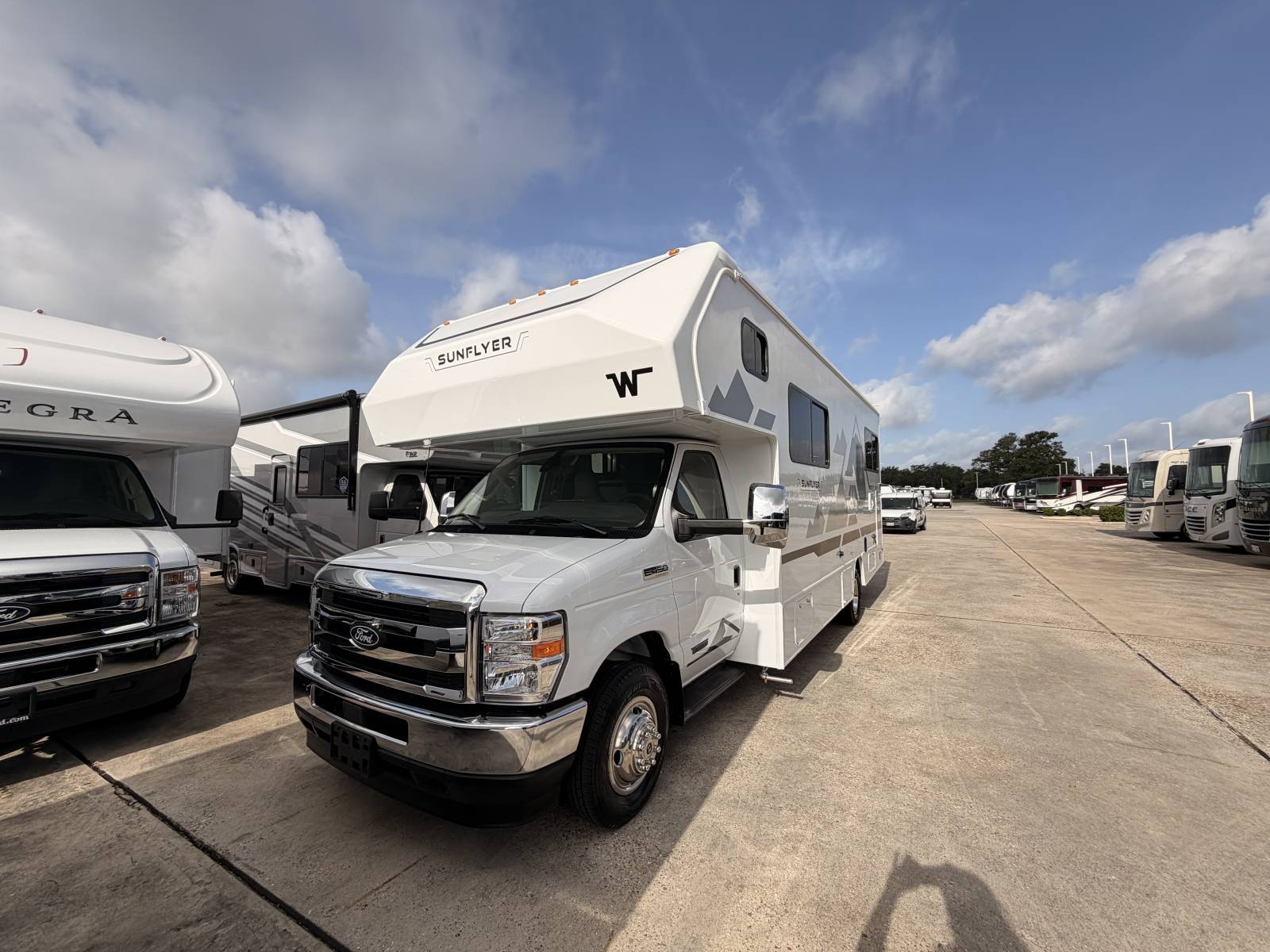 2027 Winnebago SUNFLYER 24GG in spring TX