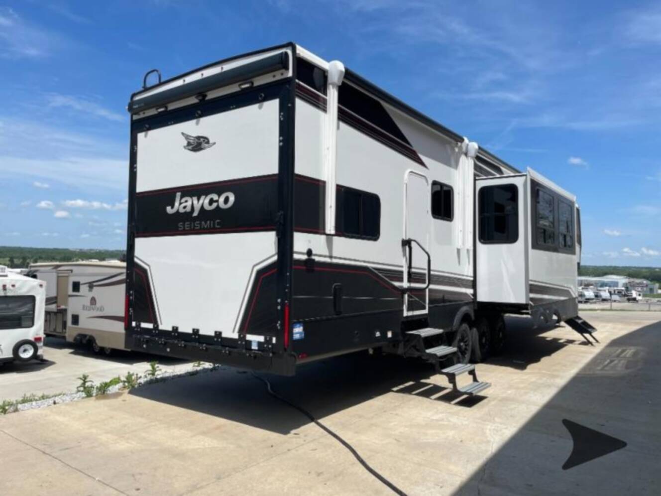 A photo of this 2026 Jayco Seismic 395