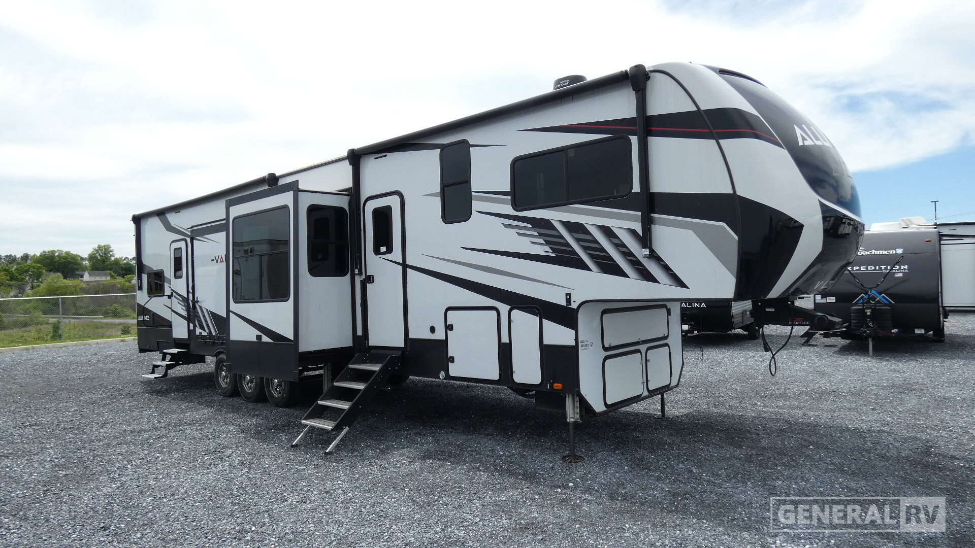 2023 Alliance Rv VALOR 42V13 Fifth Wheel Toy Hauler RV