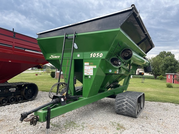2011 Demco 1050 in Virden, IL