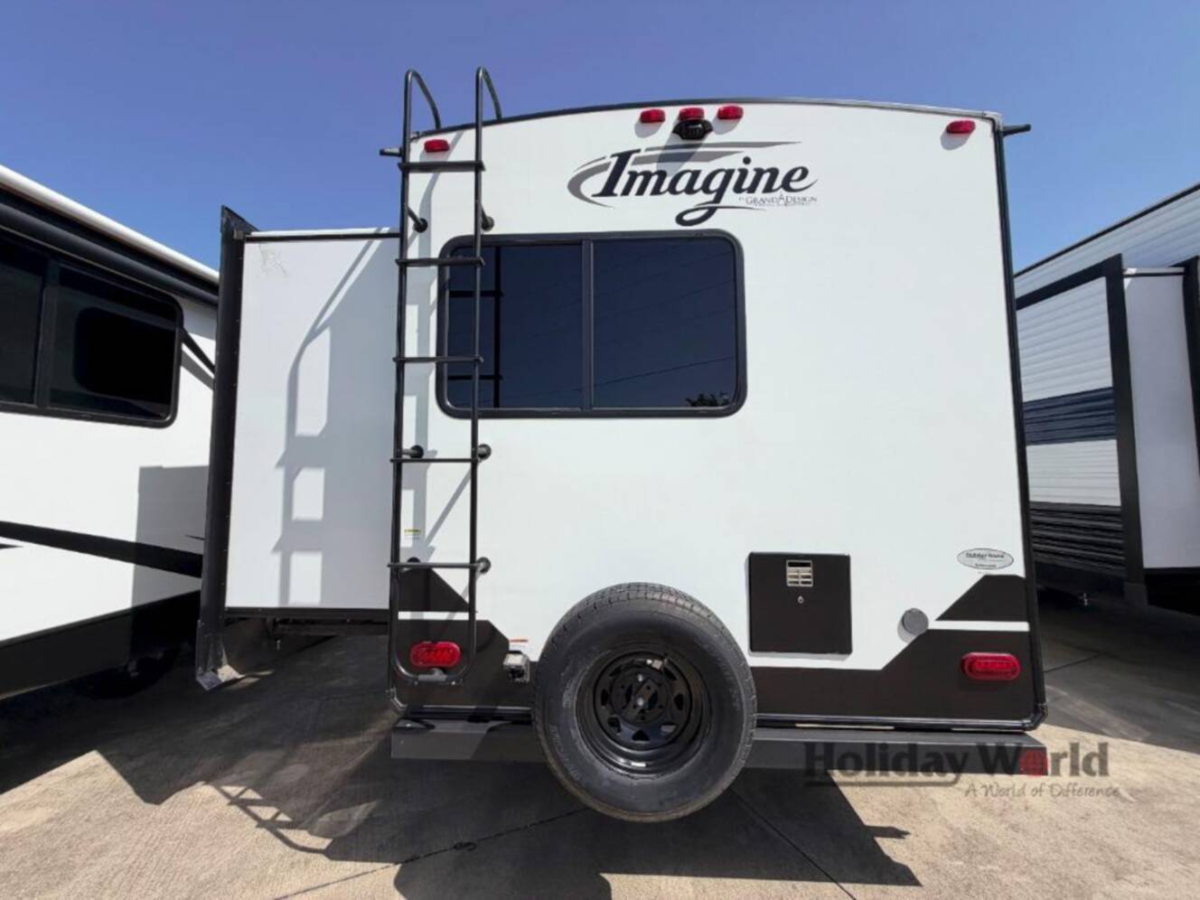 A photo of this 2021 Grand Design Imagine 3250BH