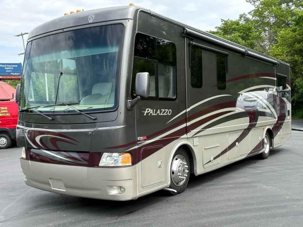 2014 Thor Motor Coach Palazzo 33 2 in dewitt MI