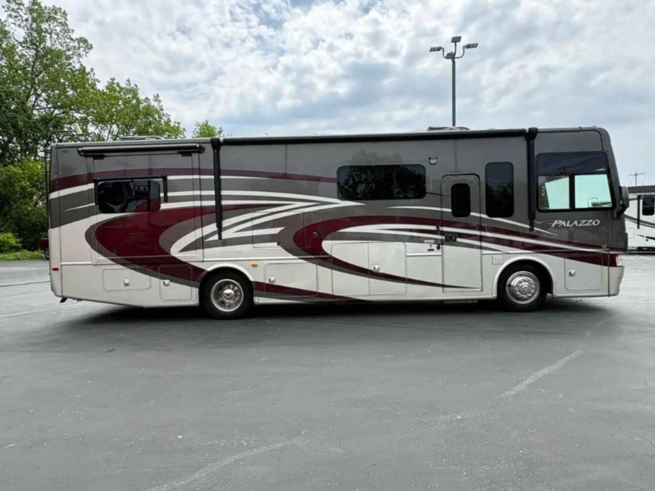 A photo of this 2014 Thor Motor Coach Palazzo 33 2