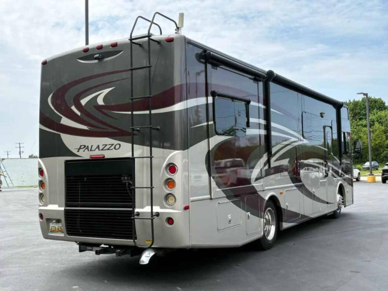 A photo of this 2014 Thor Motor Coach Palazzo 33 2