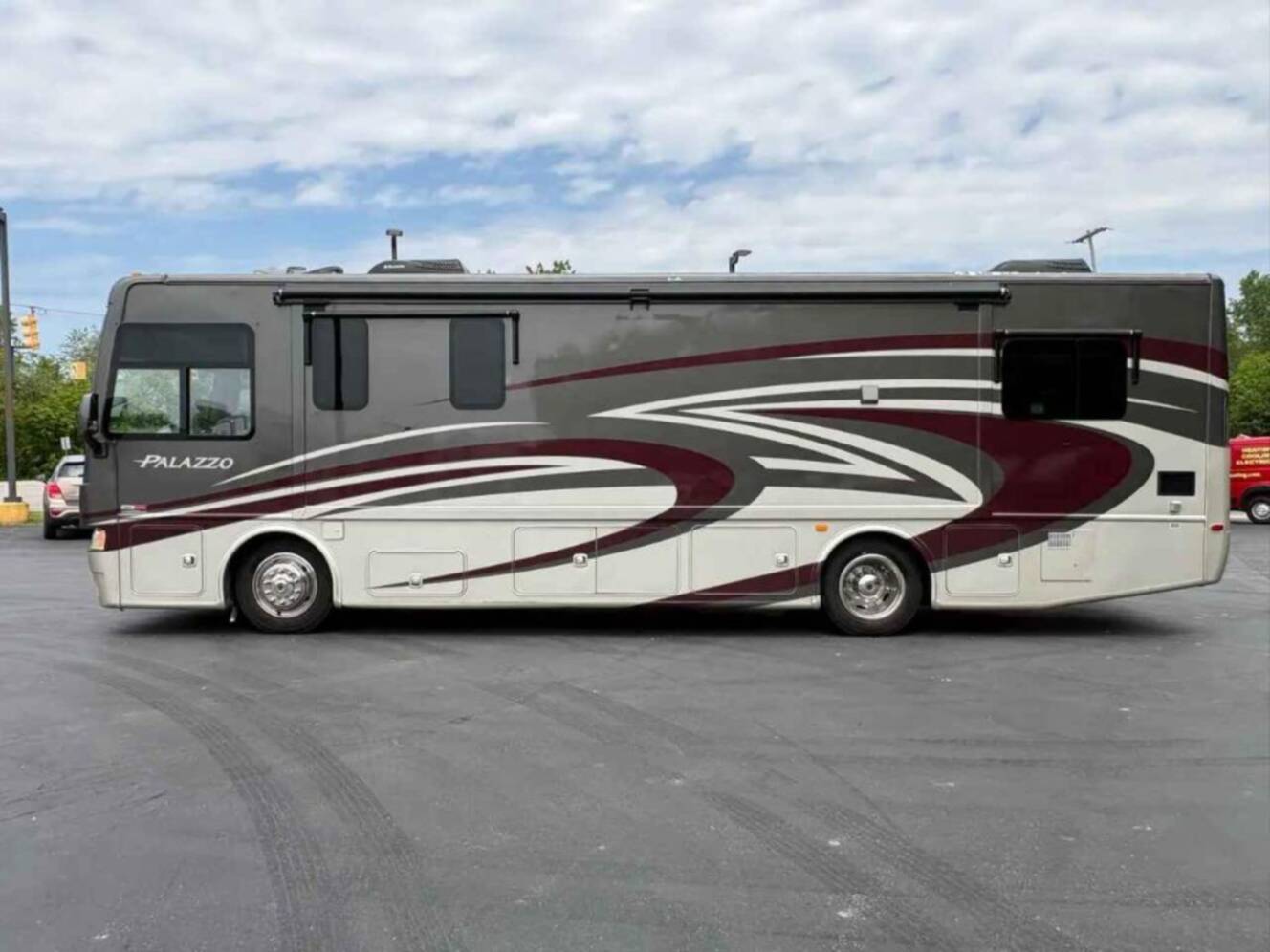 A photo of this 2014 Thor Motor Coach Palazzo 33 2