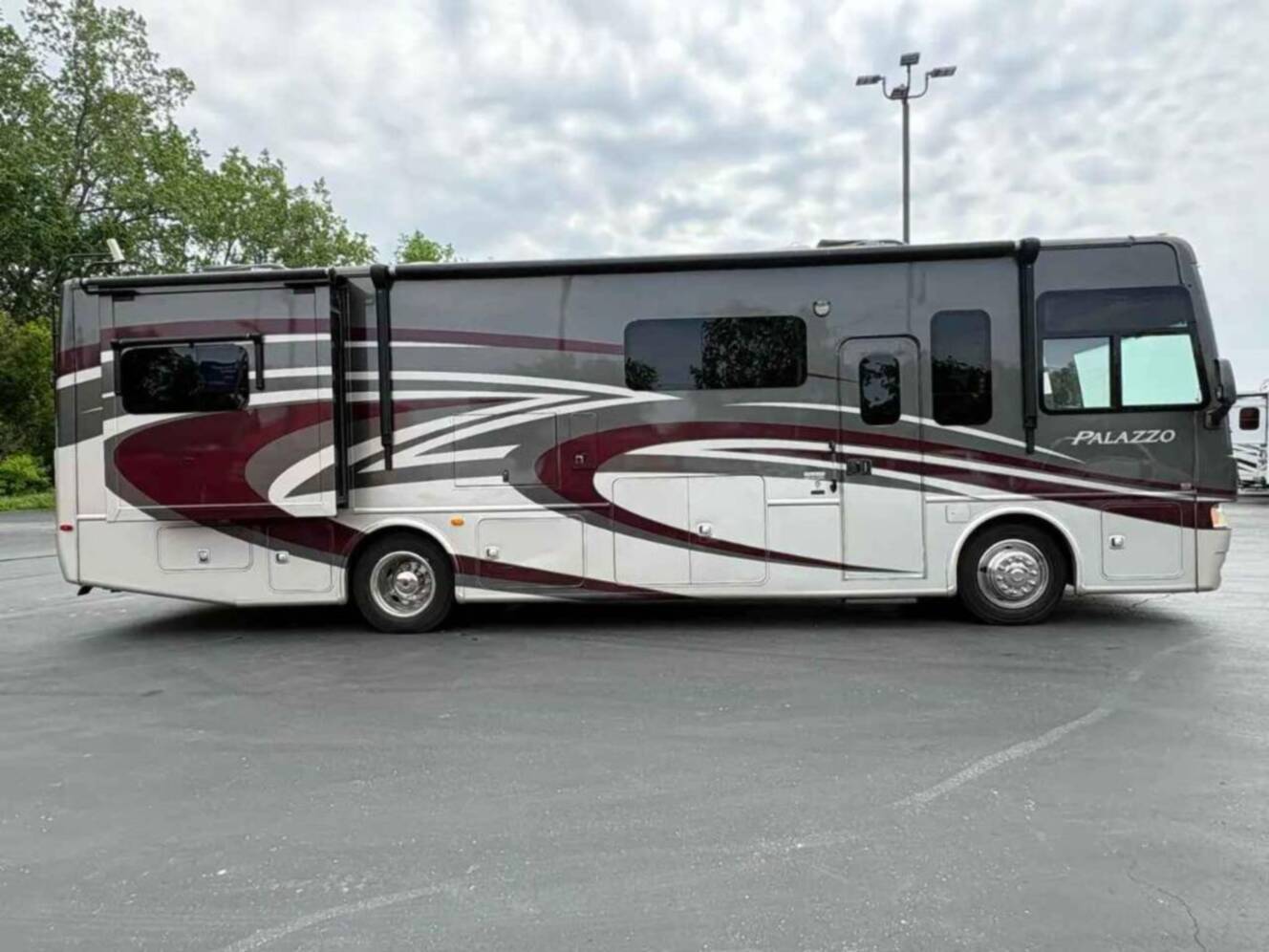 A photo of this 2014 Thor Motor Coach Palazzo 33 2