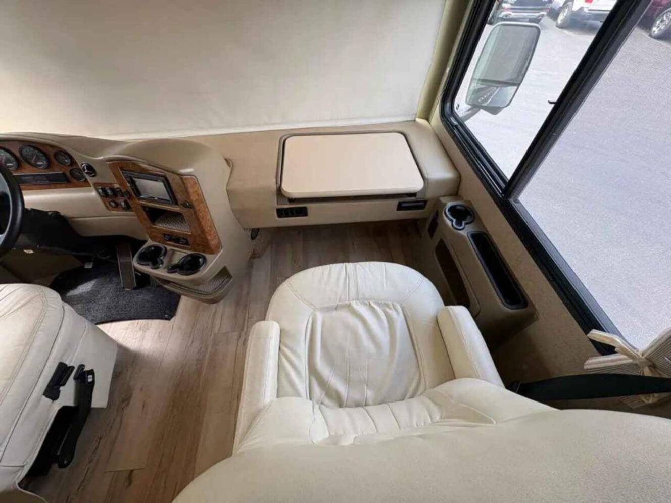 A photo of this 2014 Thor Motor Coach Palazzo 33 2